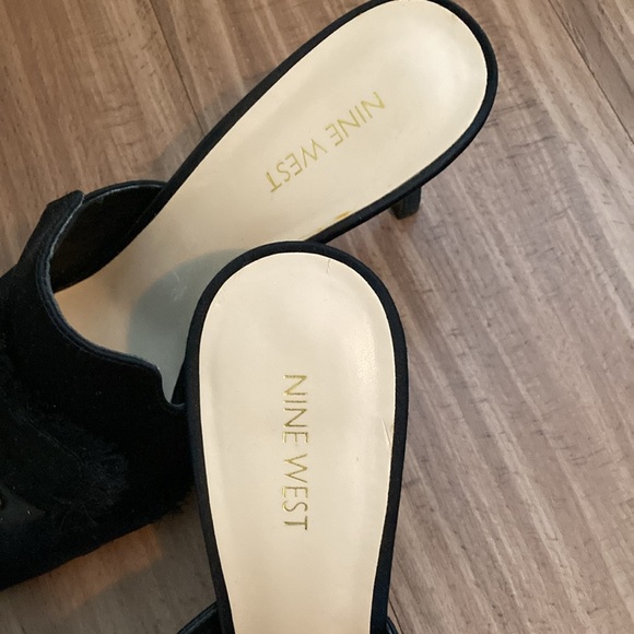 Nine West slip ones with gems - Picture 3 of 4